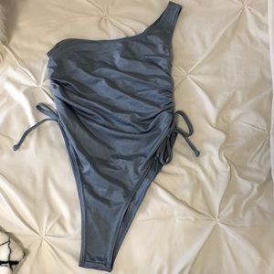 One piece Bathing suit